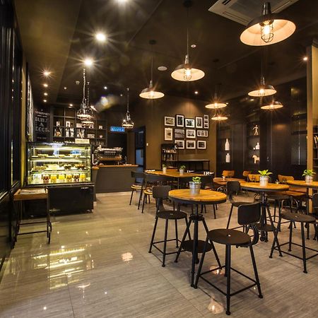 Manhattan Business Hotel Damansara Perdana Петалинг Джая Екстериор снимка