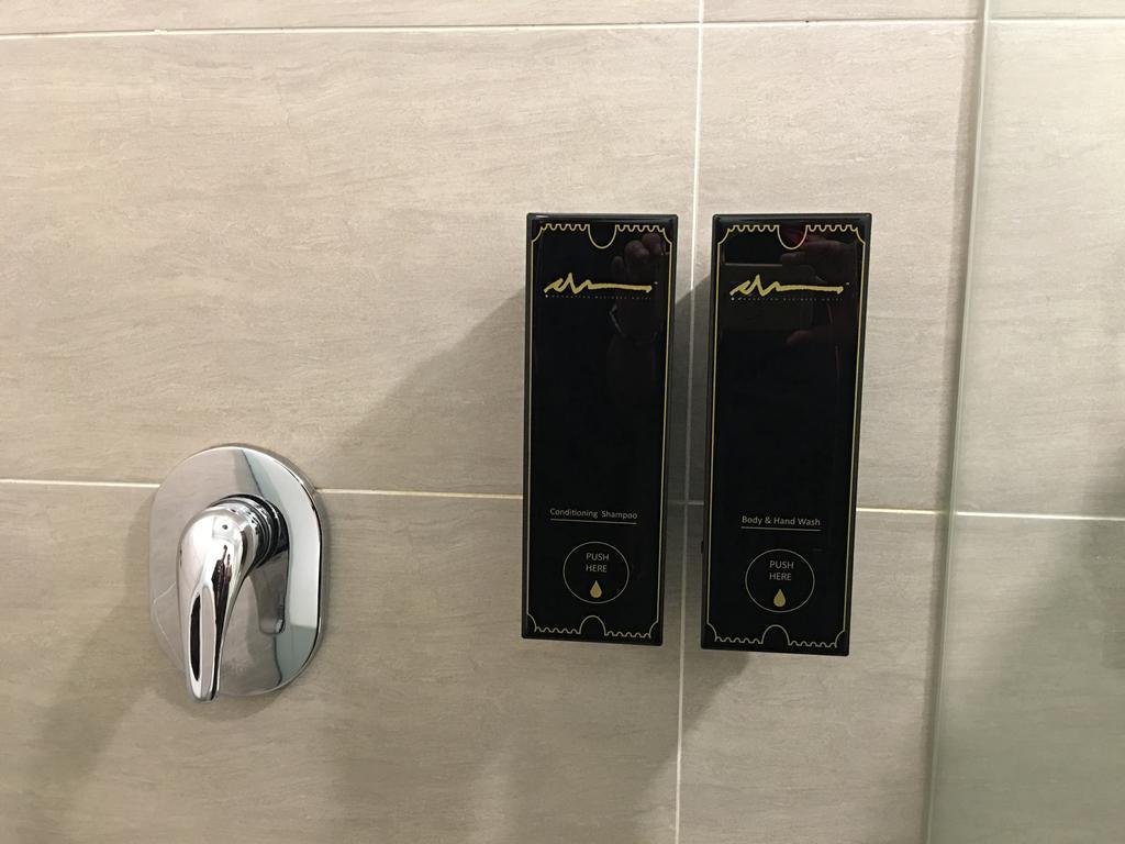 Manhattan Business Hotel Damansara Perdana Петалинг Джая Екстериор снимка