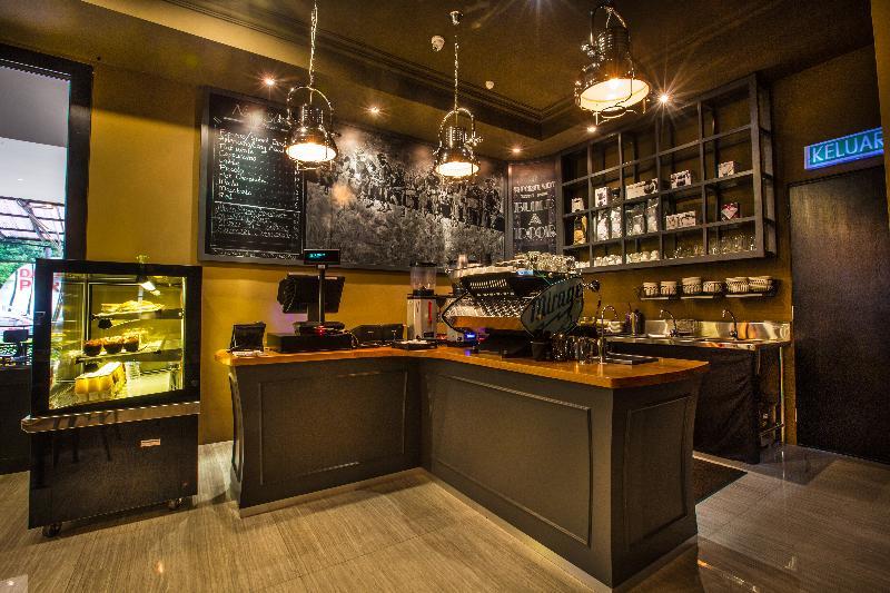 Manhattan Business Hotel Damansara Perdana Петалинг Джая Екстериор снимка